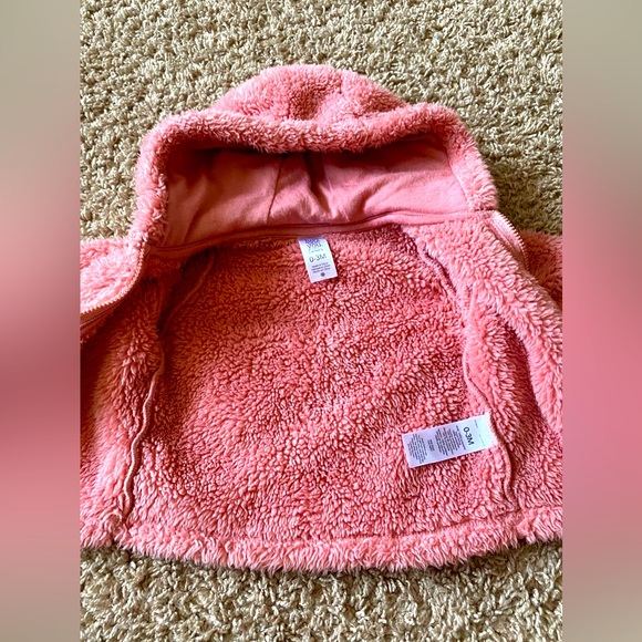 CARTER’S INFANT FUZZY PINK HOODED JACKET size 0-3 months ( Like New) - Picture 8 of 8